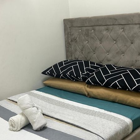 2Br Coast Residences Манила Екстериор снимка