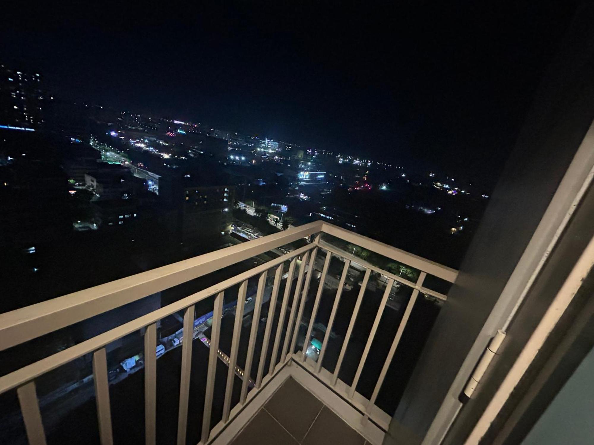 2Br Coast Residences Манила Екстериор снимка