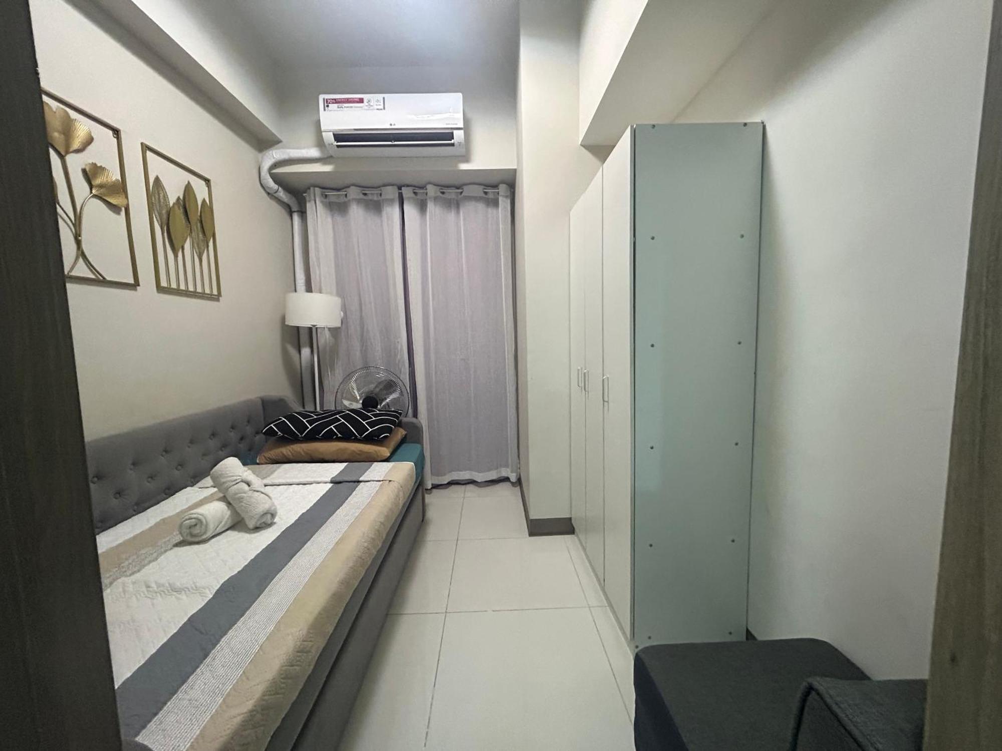 2Br Coast Residences Манила Екстериор снимка