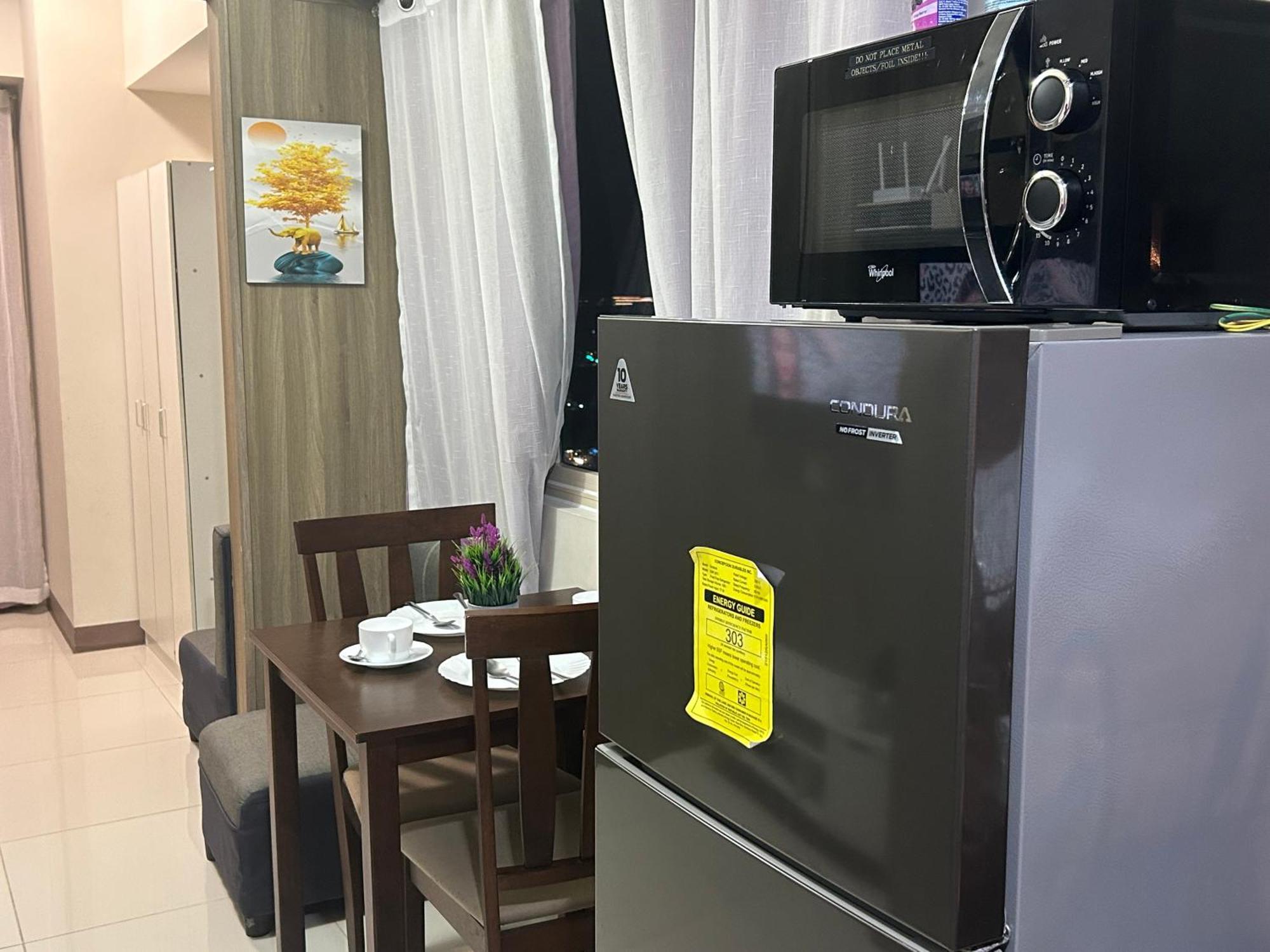 2Br Coast Residences Манила Екстериор снимка