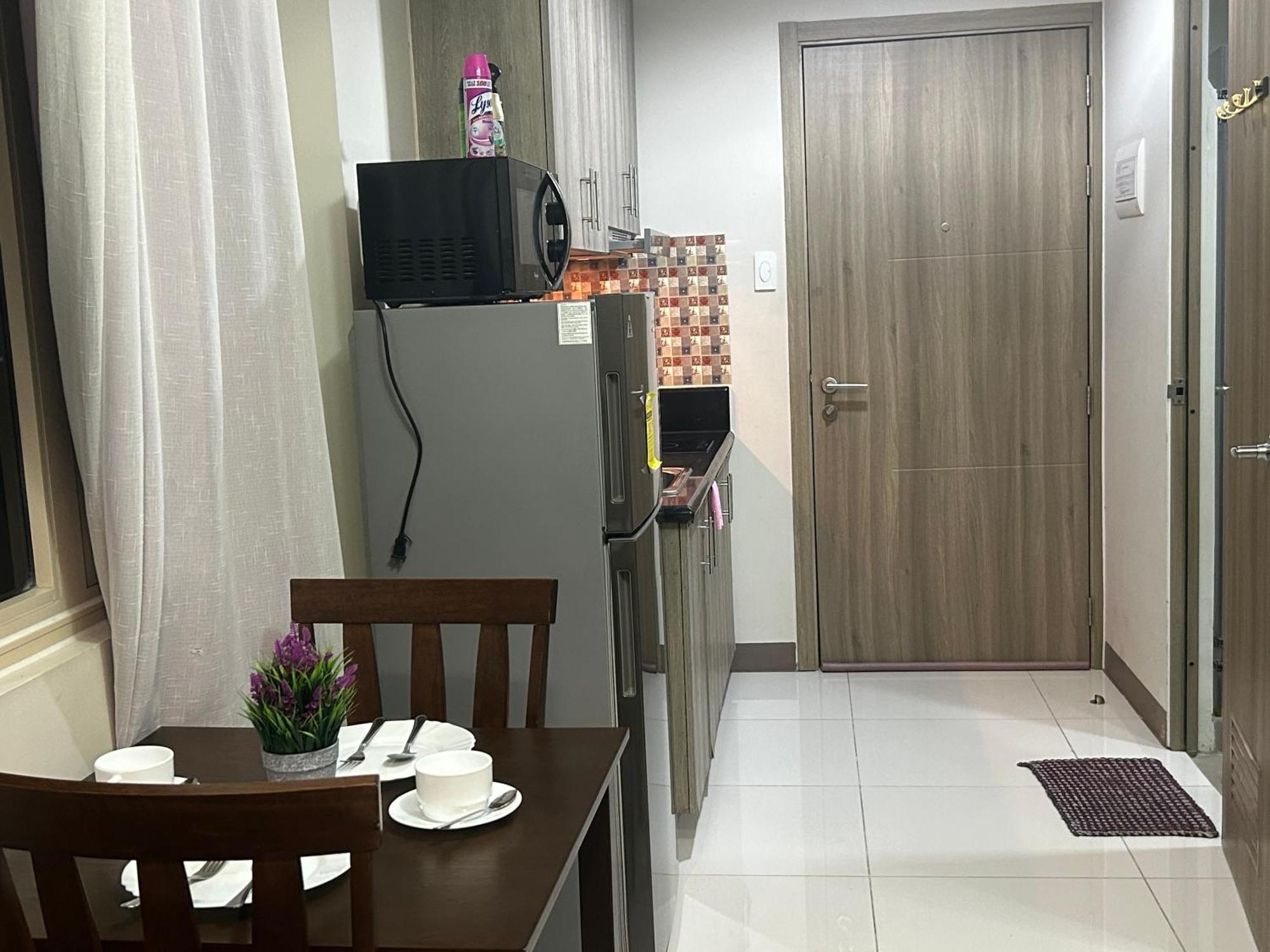 2Br Coast Residences Манила Екстериор снимка