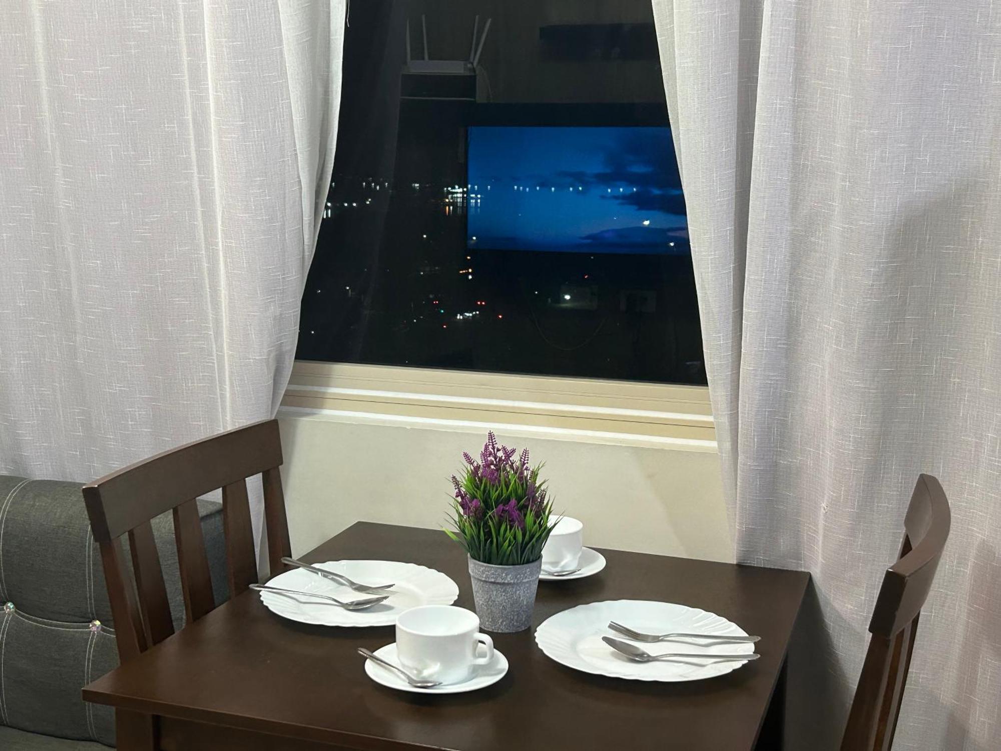 2Br Coast Residences Манила Екстериор снимка